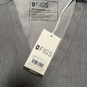 Brand new never worn FIGS size L scrub top.